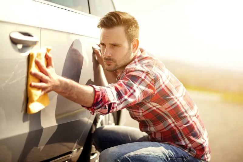 Pielęgnacja lakieru samochodowego – 5 porad, dzięki którym Twoje auto zawsze będzie lśniące!